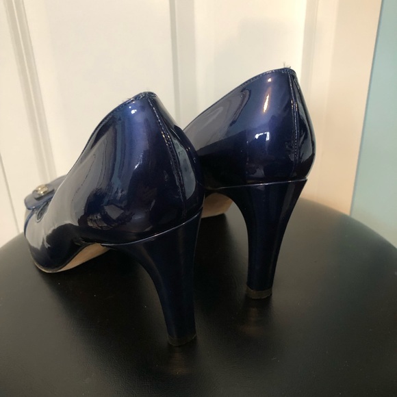 mr seymour blue patent pumps. Size 9 - Picture 4 of 5